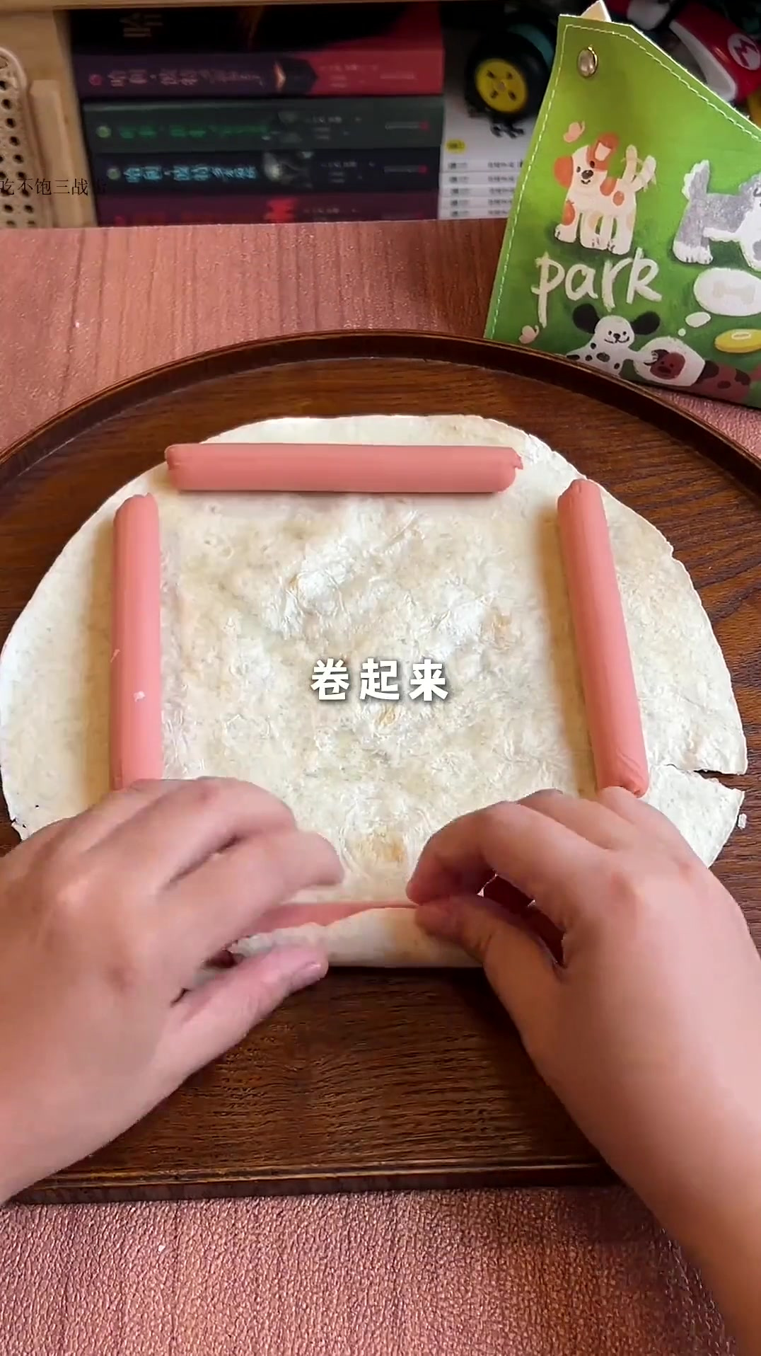 美食分享日常几分钟就能做好的懒人卷边披萨