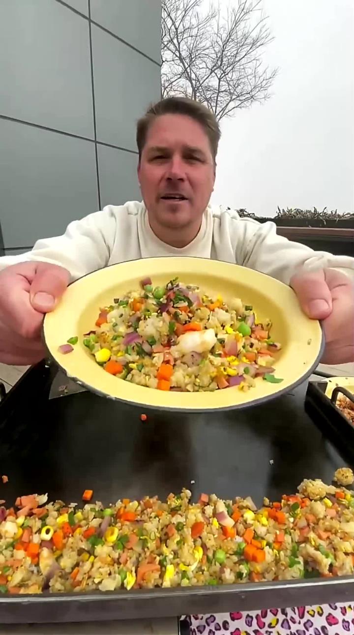 雷哥亲授!铁板炒饭的黄金翻炒术,带队吃出烟火气