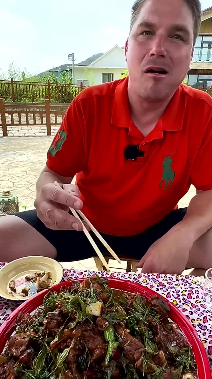 雷哥采茶玩脱了！日照绿茶爆改五菜一汤，菜名把厨师看傻了