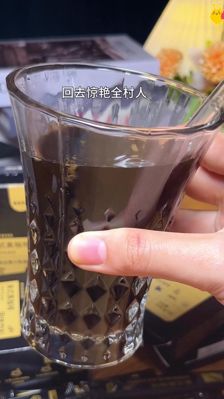 嘿嘿!快长假啦!囤好 开启熬夜模式!鲨鱼菲特黑 冷热双泡速溶 浓郁醇香加点牛奶就是