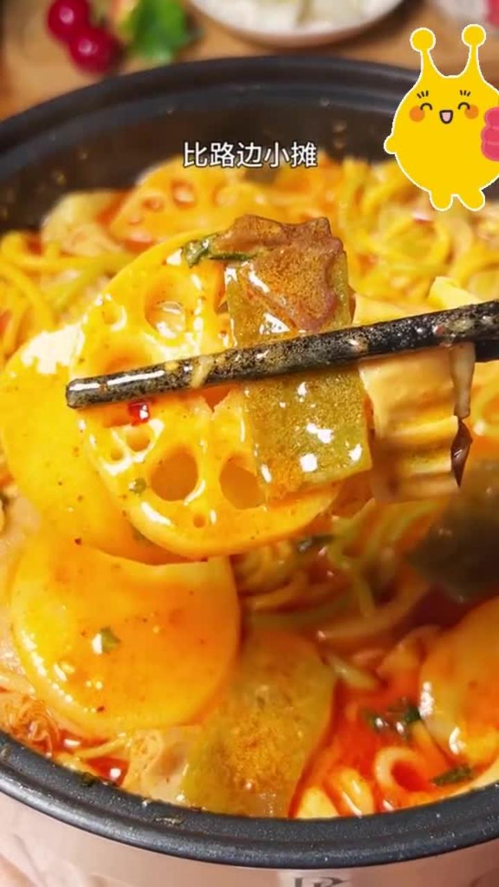 份量真足!就吃东北 尤其是李海龙 两种粉条黏糊糊的但是又爽滑美味,配菜超多,汤底