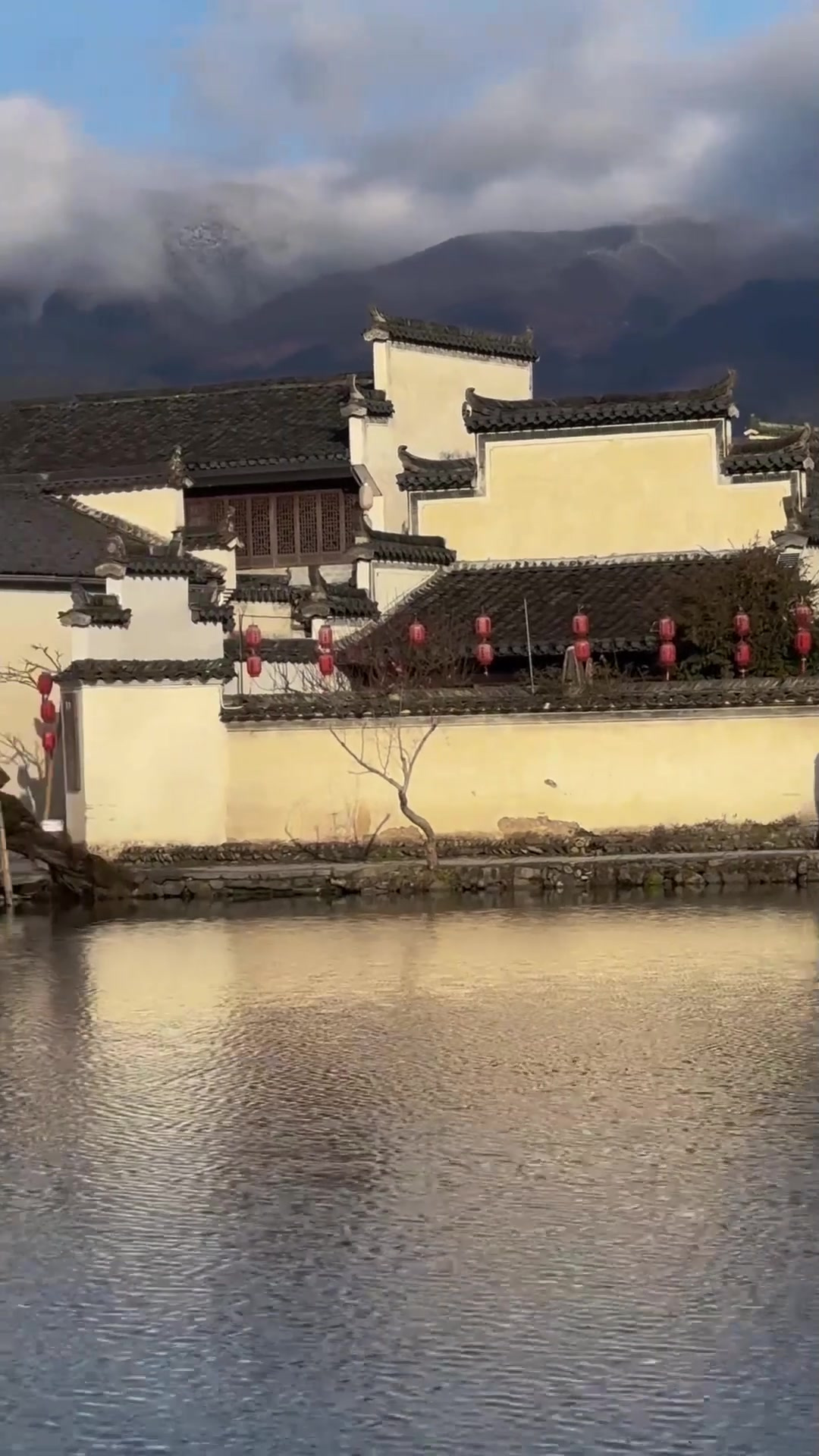 端午旅游,小桥流水桃源家,粉墙黛瓦马头墙,这是对徽派建筑生动