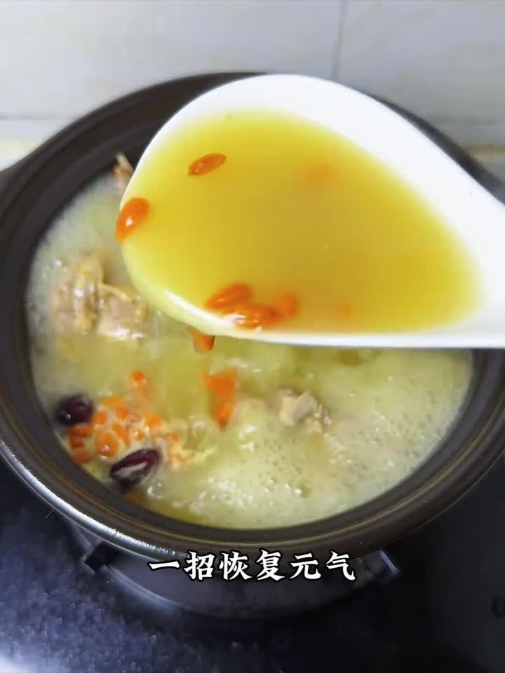 一碗滋补鸽子汤，养生美味两不误！