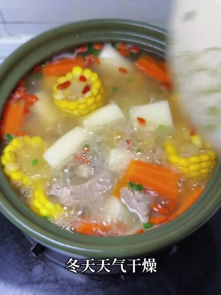 秋天第一碗养生汤！板栗排骨汤这样做，暖胃又滋补，孩子超爱喝