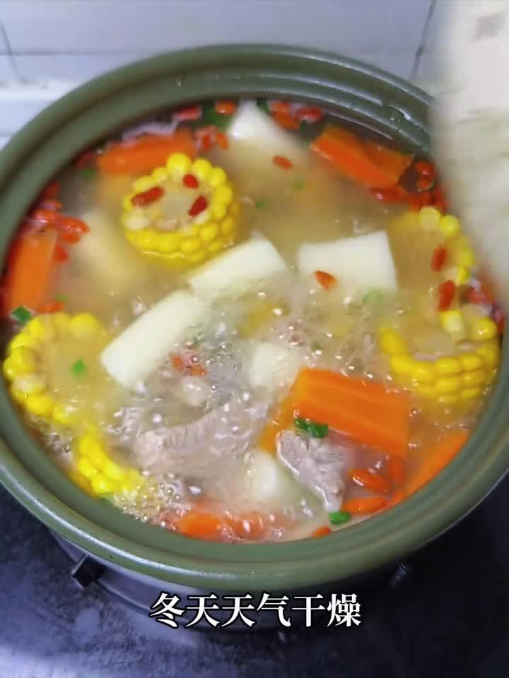 板栗排骨汤太鲜美！滋补暖胃，娃连喝三碗还不够
