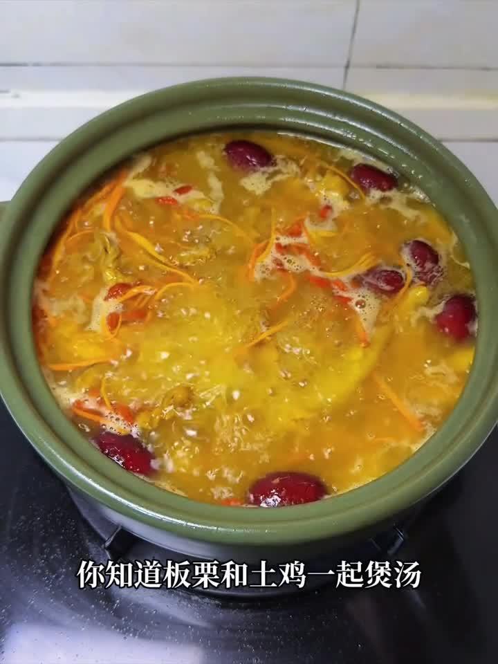滋补养胃必备!板栗土鸡汤鲜香四溢的做法