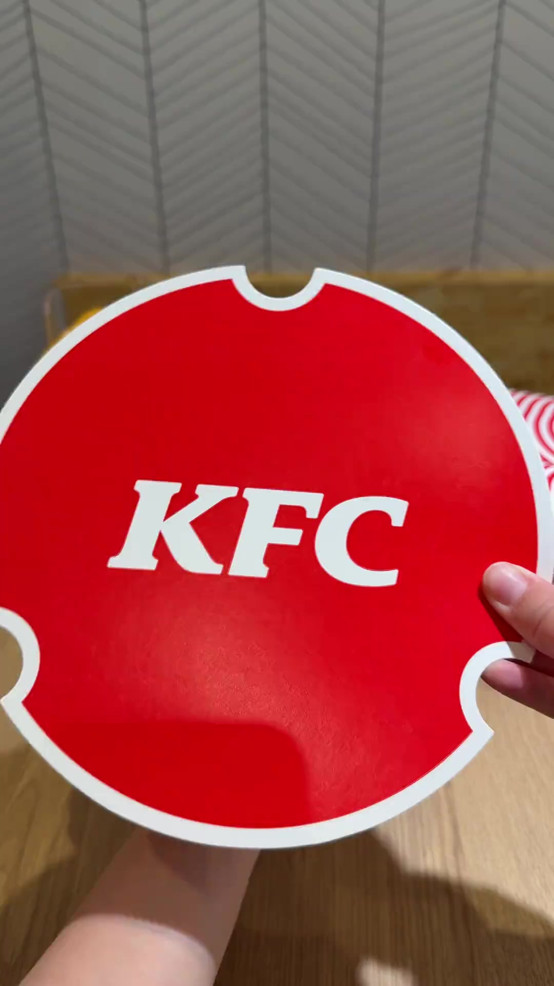 KFC巨无霸蛋挞捏捏！