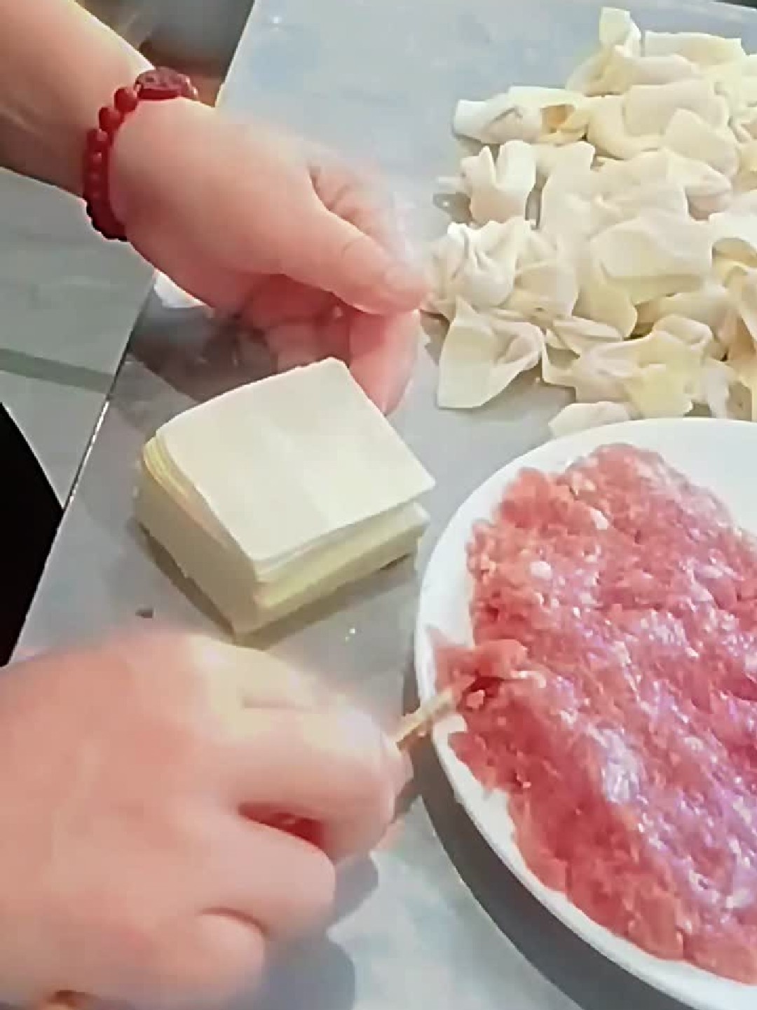 这个包馄饨的手法又快又好看