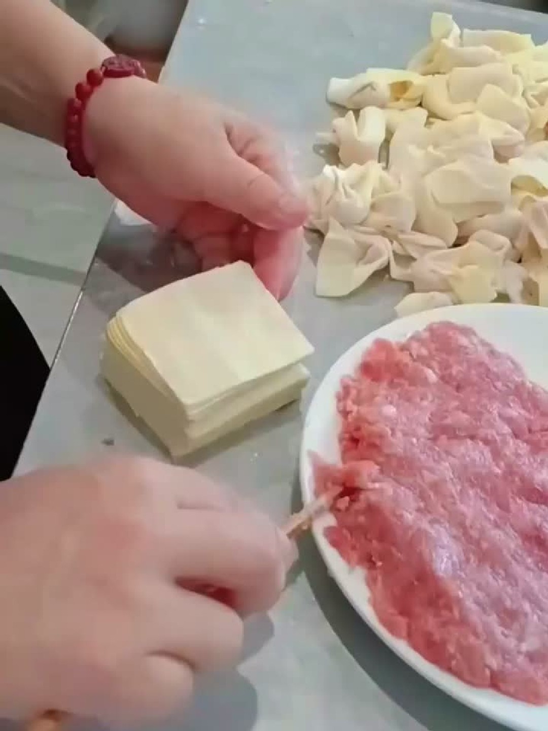 这个包馄饨的手法又快又好看