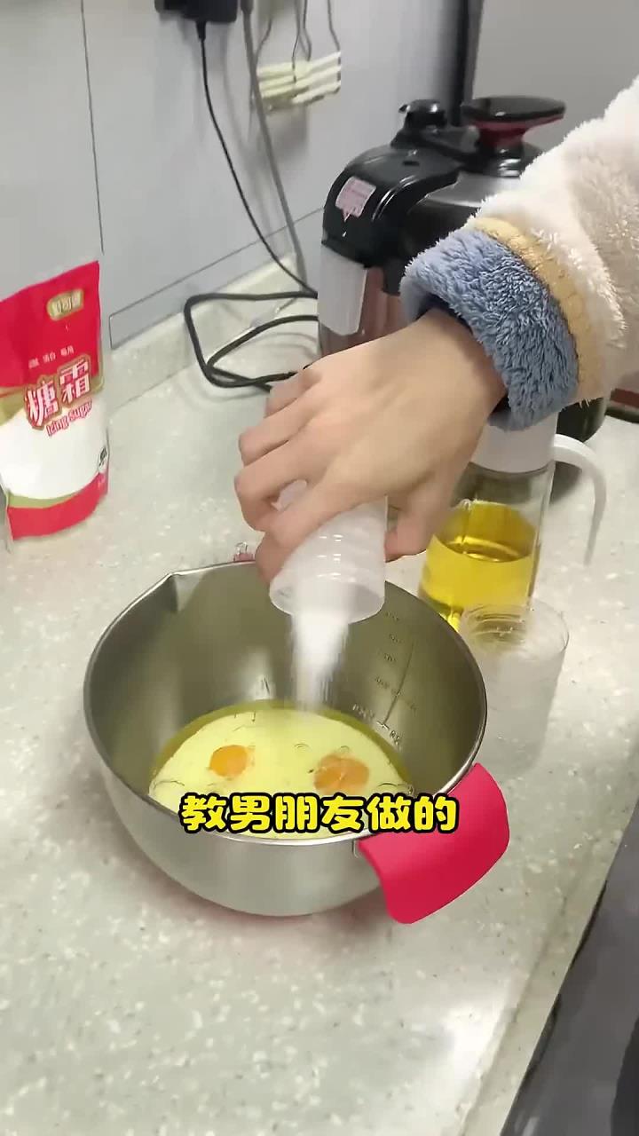 星巴克同款蓝莓麦芬蛋糕，不需要打发，拌一拌搅一搅就能做成，小白也能一次成功