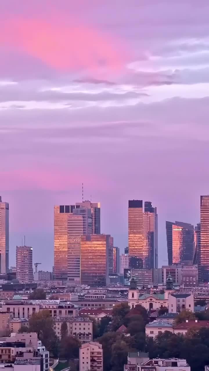 华沙美人鱼铜像：维斯瓦河畔象征，坚韧希望集于一身