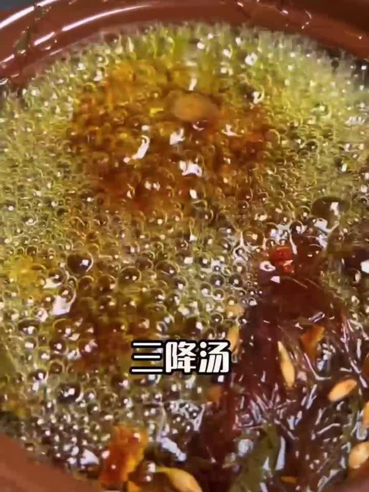 天麻鱼头汤的神奇功效:一碗下肚,头晕不再,精神焕发!