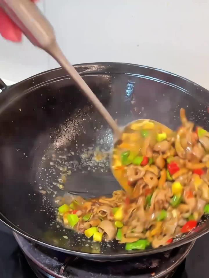 这道香辣鸡杂是妥妥的干饭菜