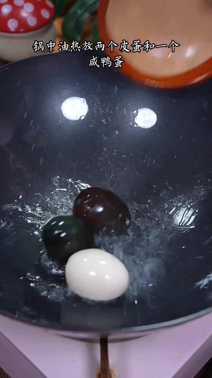 暖心暖胃的皮蛋豆腐汤