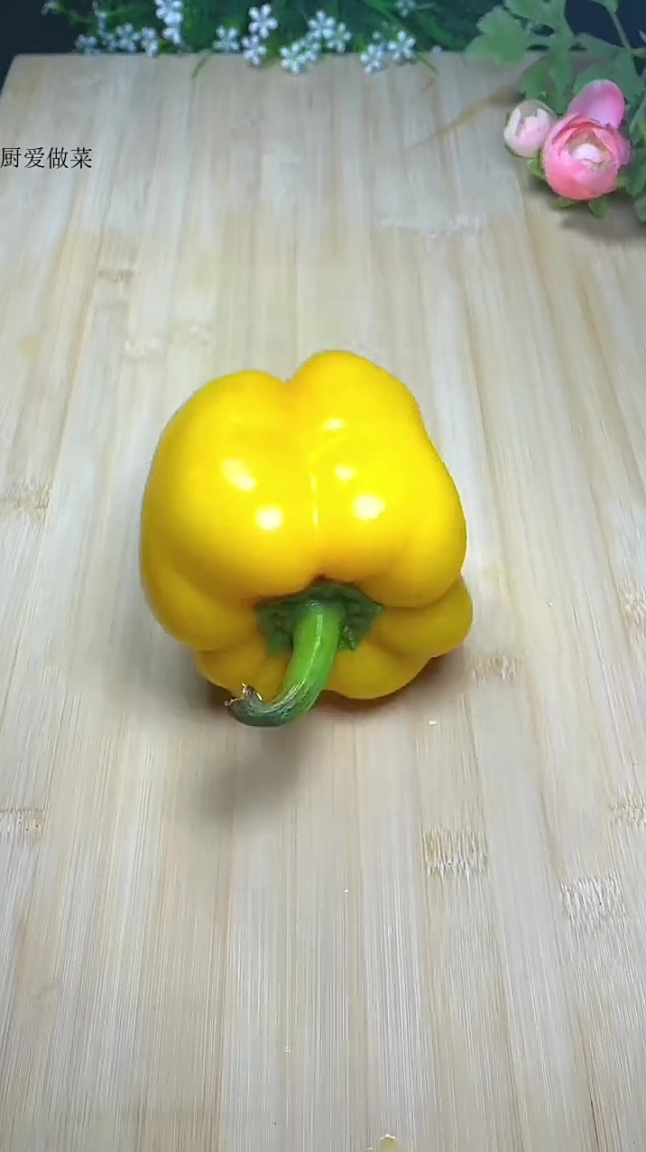 美食分享彩椒抱鸡蛋，高颜值，高营养~