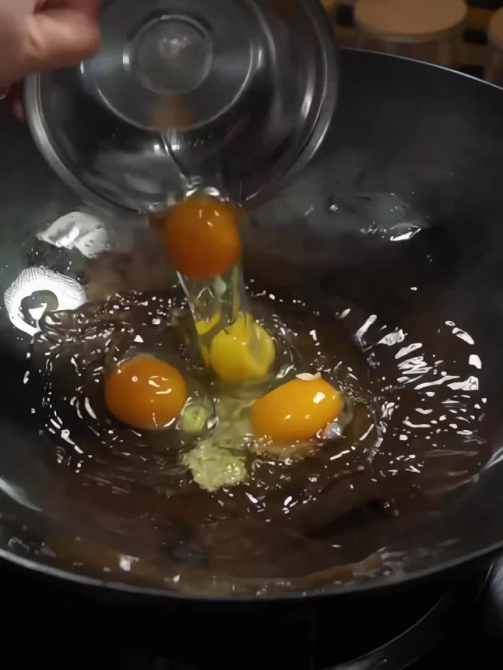 每天不知道吃什么菜的可以试试这个胡萝卜丝炒鸡蛋