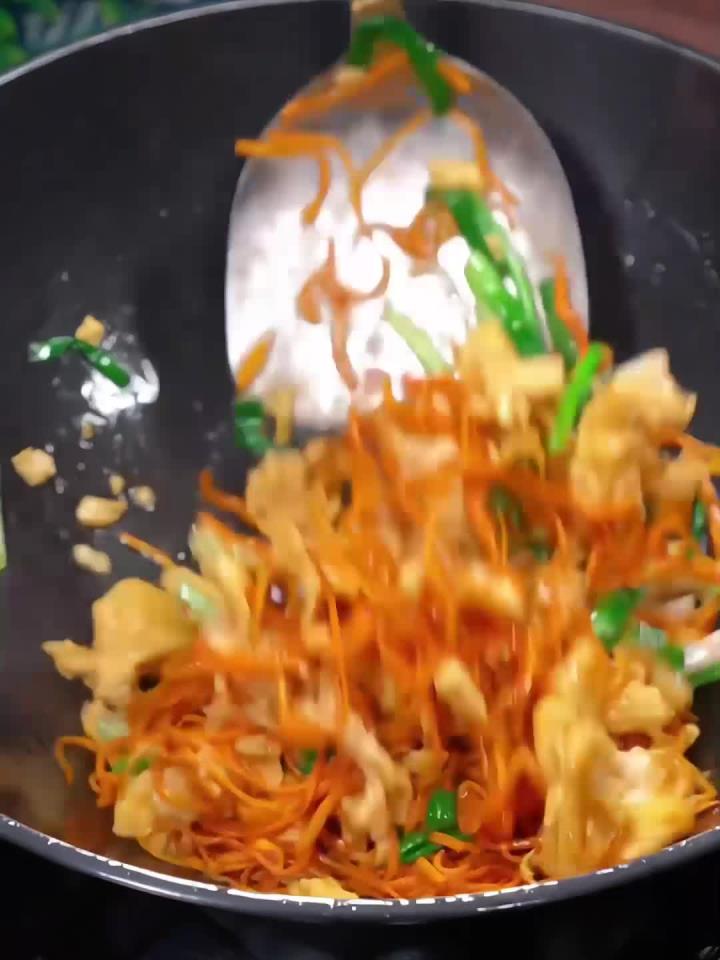 虫草花不要在炖汤了,新新鲜的虫草花炒鸡蛋鲜香脆爽非常下饭