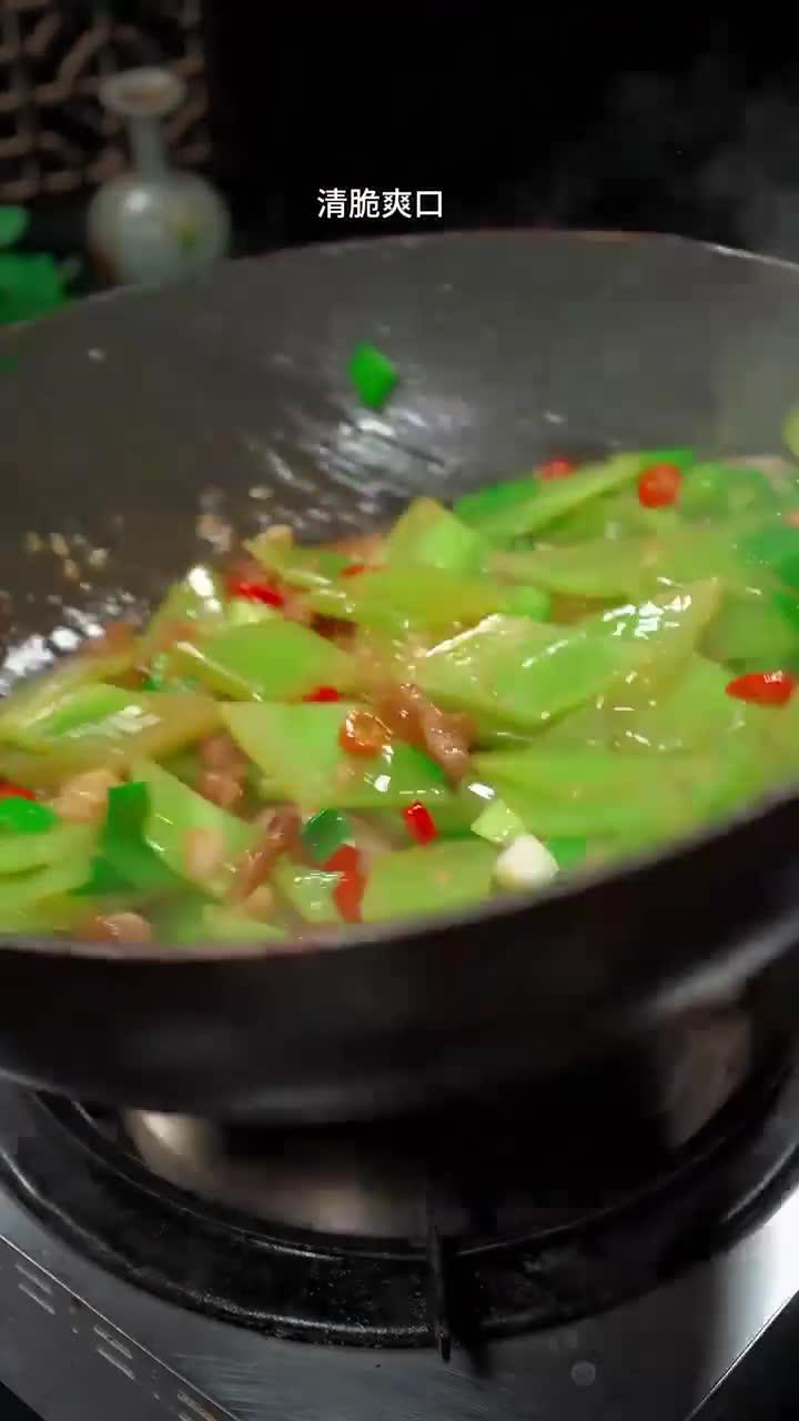 爽脆下饭的青笋炒肉