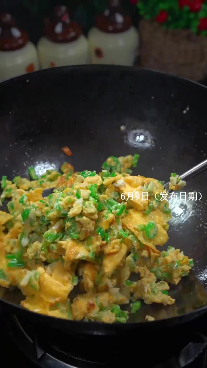 美味下饭的青椒煎鸡蛋