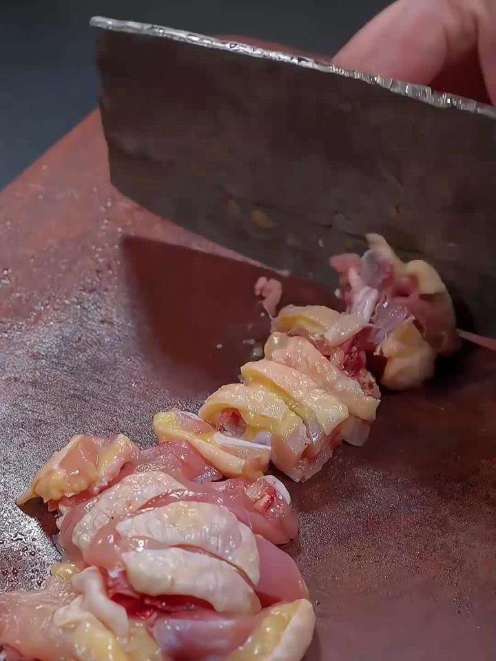 外面一份辣子鸡要大几十,自己在家做经济又实惠,香香脆脆