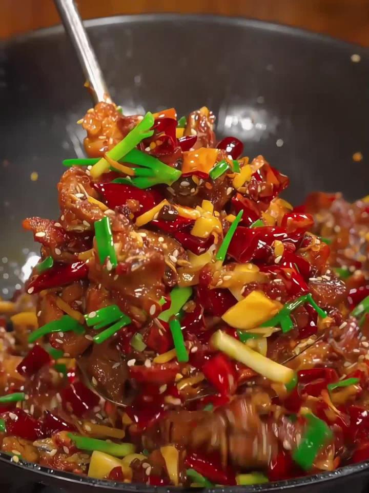 炒个外酥里嫩的干锅辣子鸡,一块接着一块好吃到停不下来