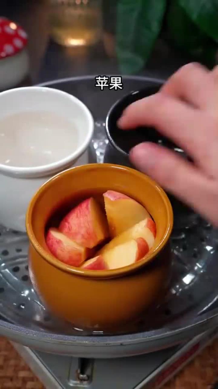 热气腾腾的美味水果汤