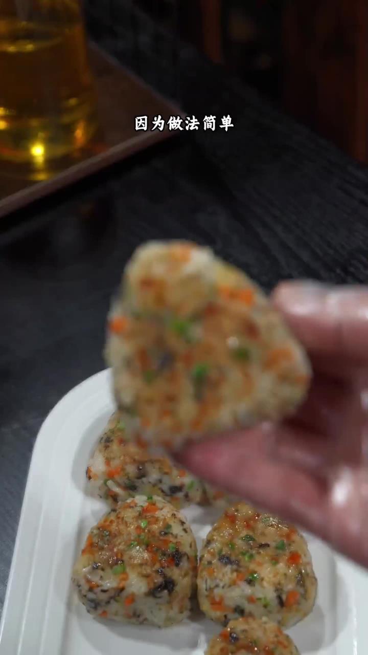 给孩子做这个紫菜饭团