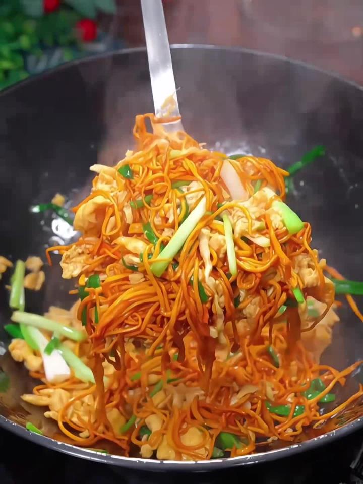 虫草花不要在炖汤了,新新鲜的虫草花炒鸡蛋鲜香脆爽非常下饭