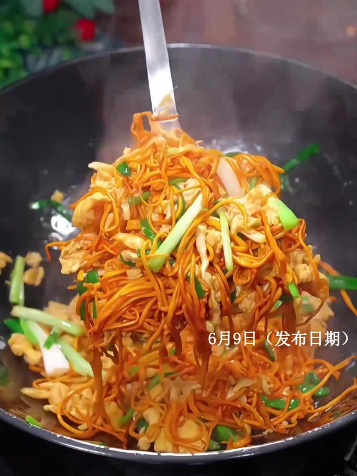 虫草花不要在炖汤了,新新鲜的虫草花炒鸡蛋鲜香脆爽非常下饭