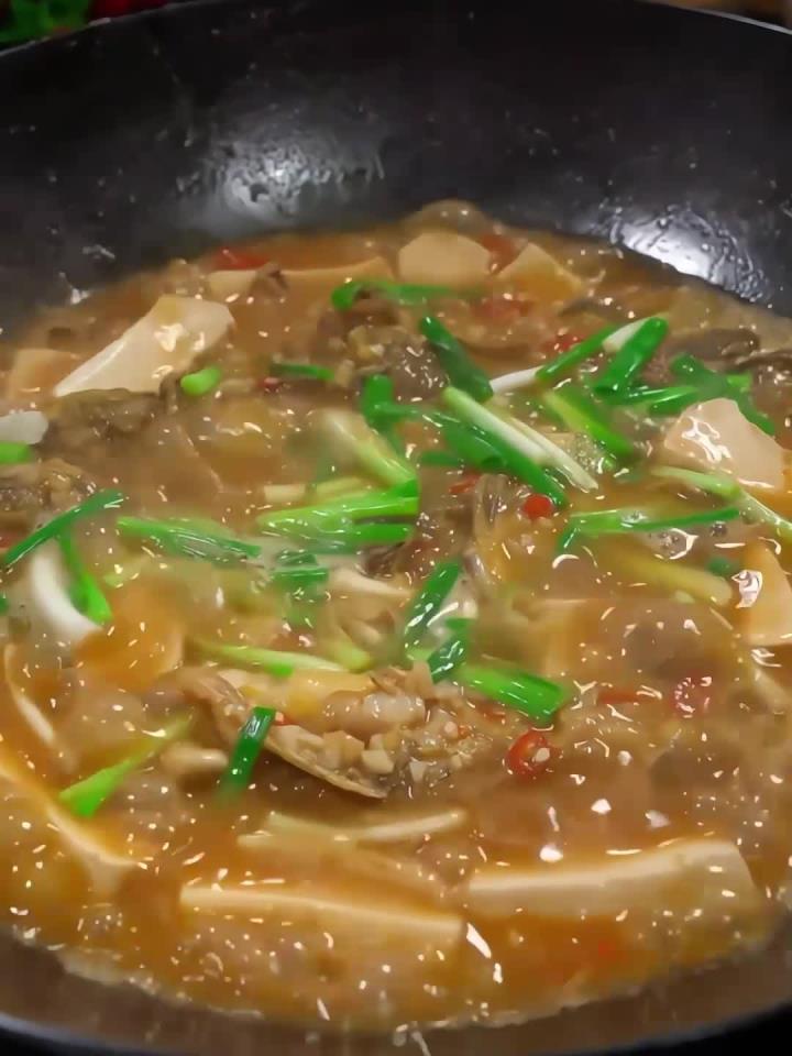 冬季的餐桌上,来上这样一份黄鸭叫炖豆腐别提有多香了