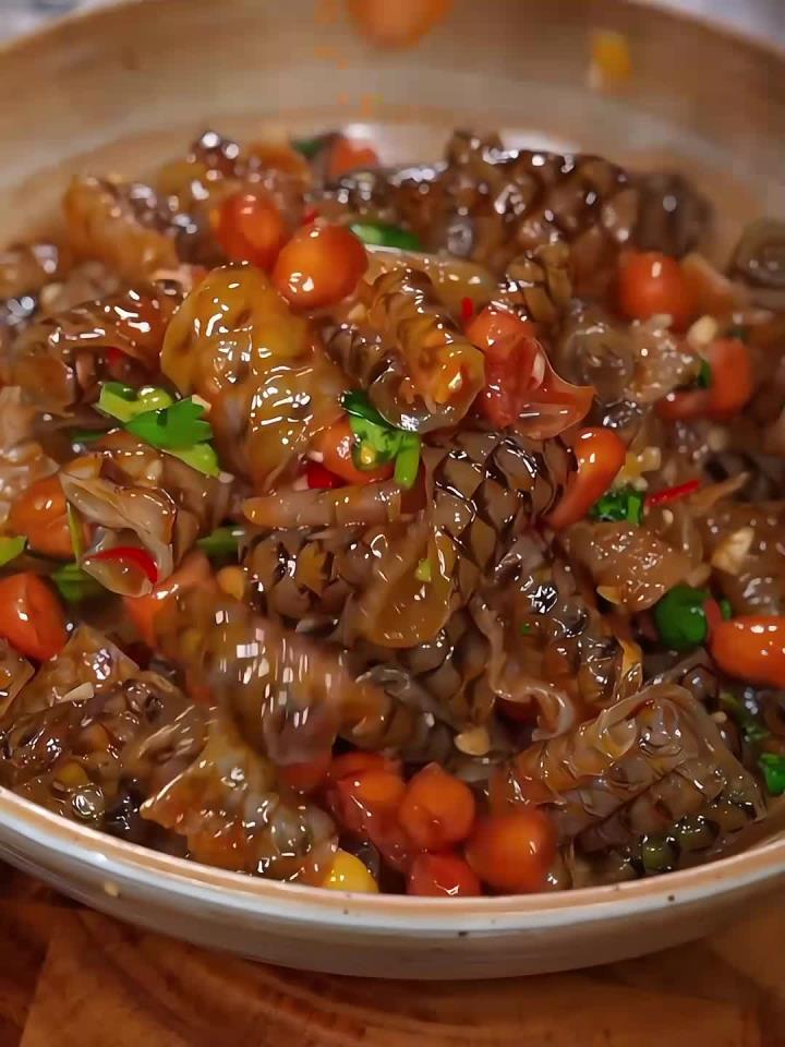 Q弹爽脆的凉拌鱼皮真的太好吃了，随便一拌就是一道拿手菜