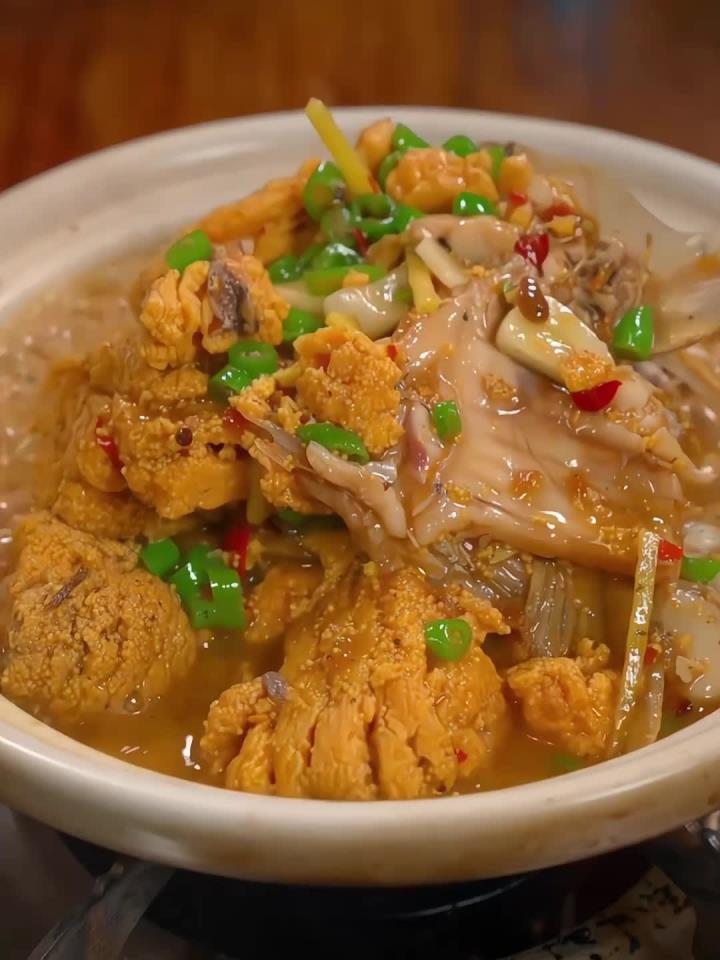 天冷做锅鱼头鱼籽鱼泡火锅,营养美味,紫苏香浓