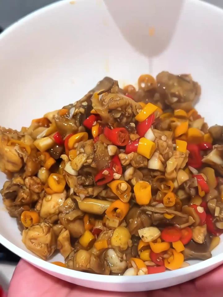 茶油炒鸡真的太香了,吃过的都会赞不绝口哦!