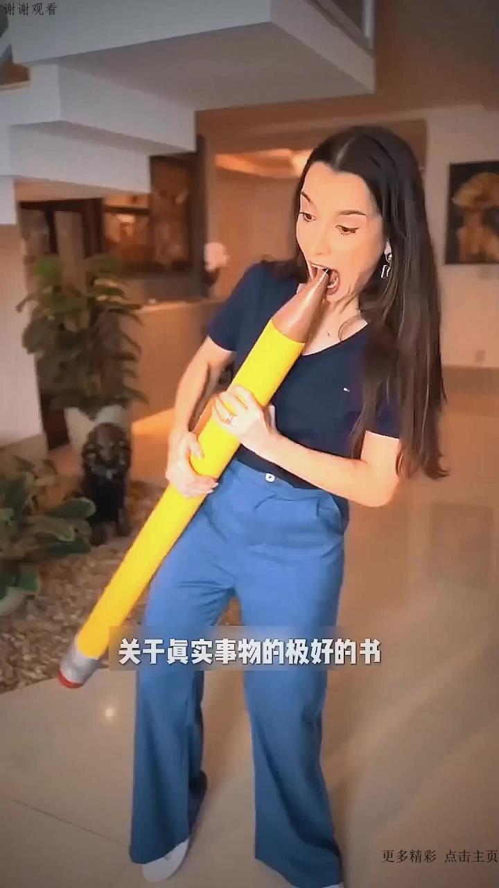 女孩用蛋糕模仿现实中的物品