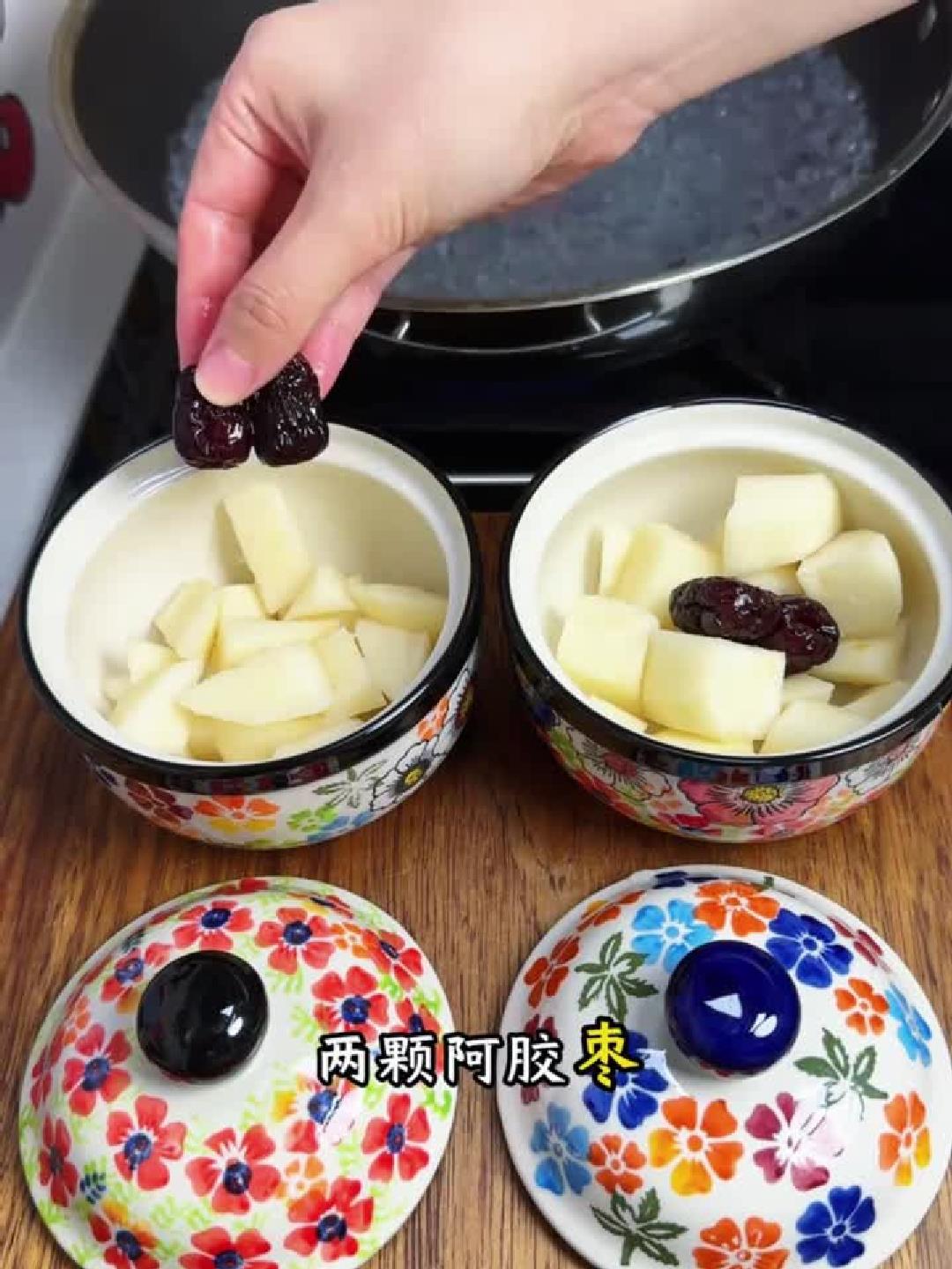 冰糖银耳雪梨汤,专克秋燥,润肺降火就喝它!