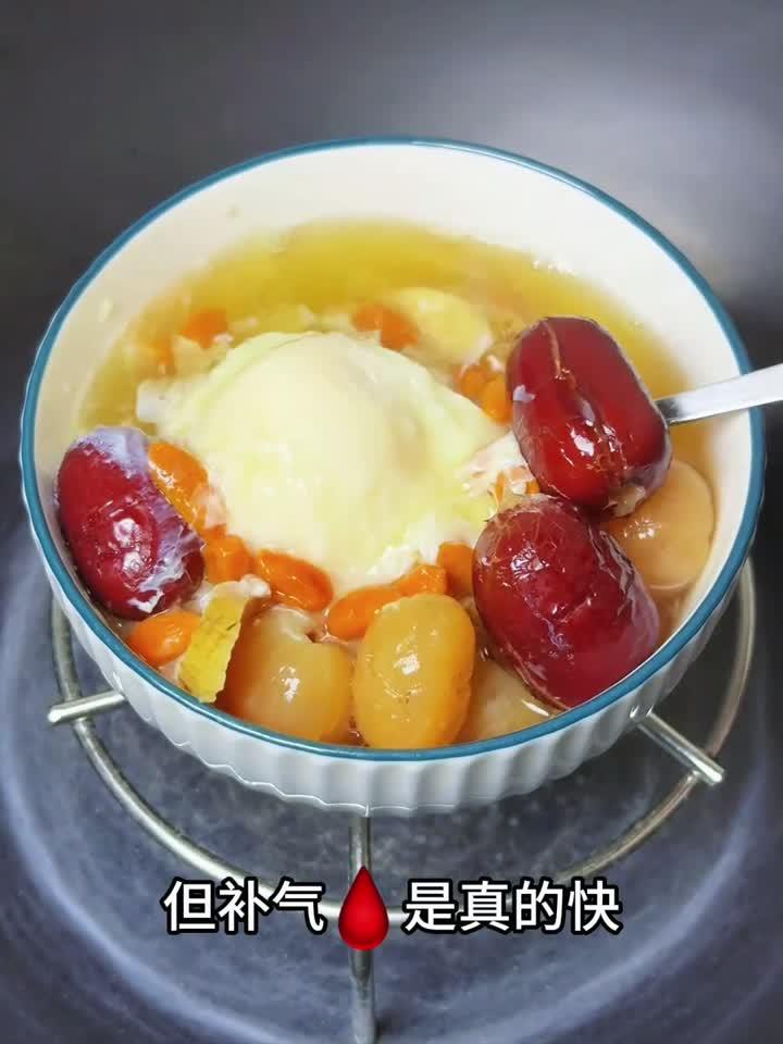 气血不足别担心!苹果红枣鸡蛋汤,喝出红润桃花肌
