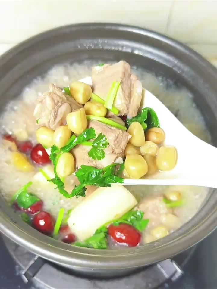 秋日进补首选!三步教你炖出奶白浓香花生排骨汤