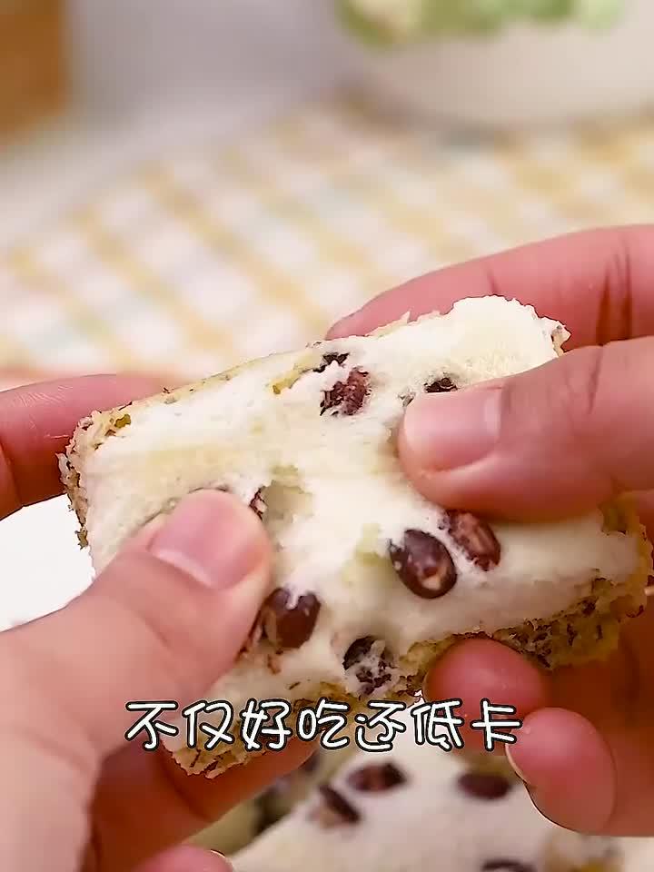不放面粉、用微波炉就可以做出这么好吃的红豆蛋糕!做法超简单!