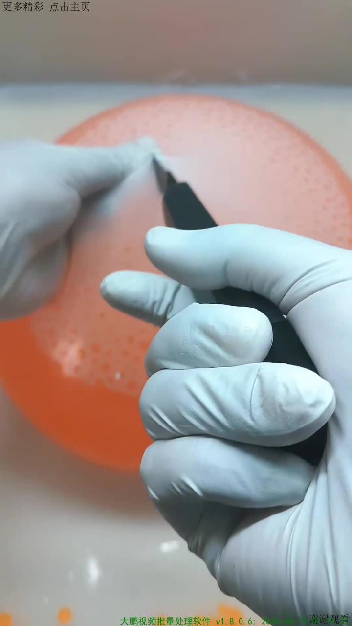 这是鱼子酱酱缸漏了吧……