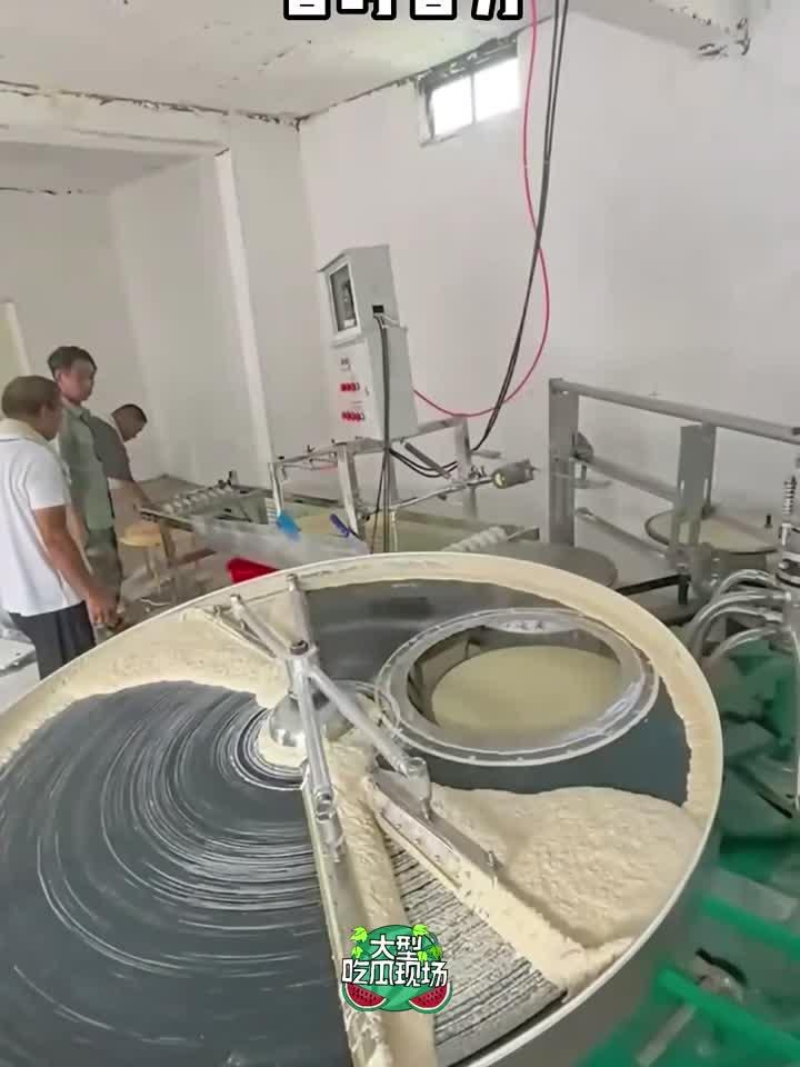 小哥发明全自动煎饼机,省时省力