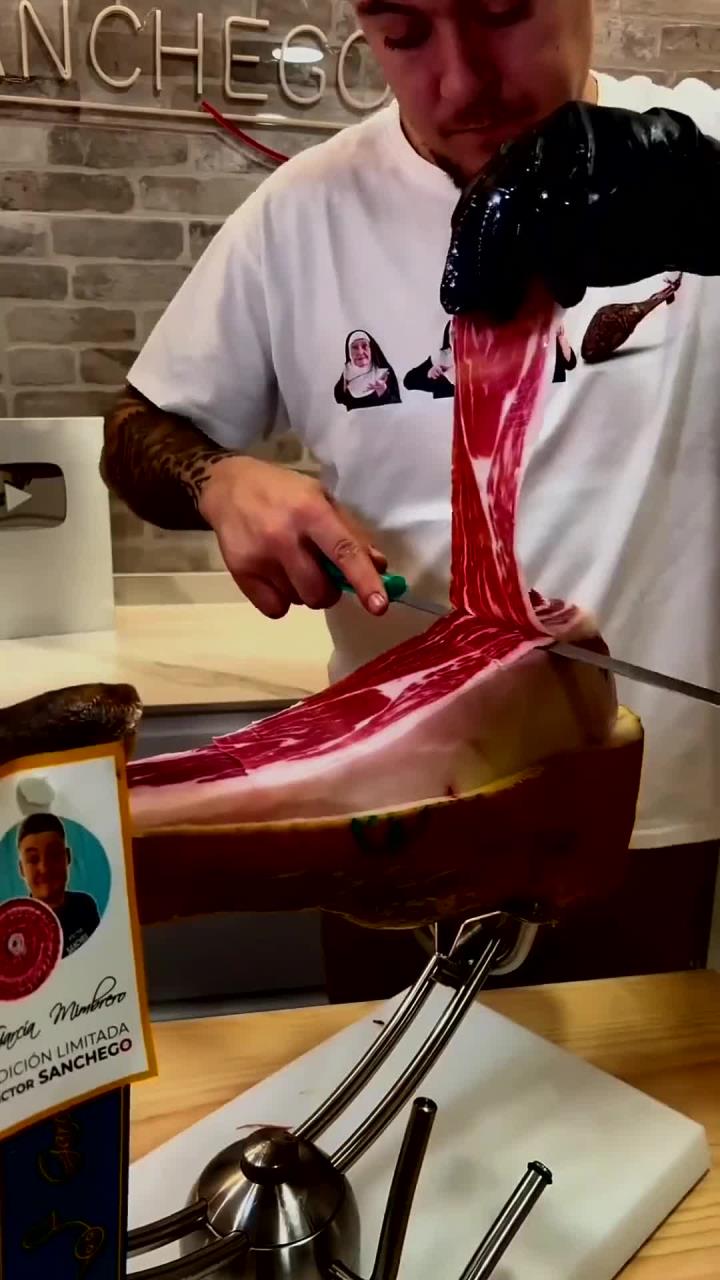 伊比利亚黑猪火腿切片师的专业技巧分享