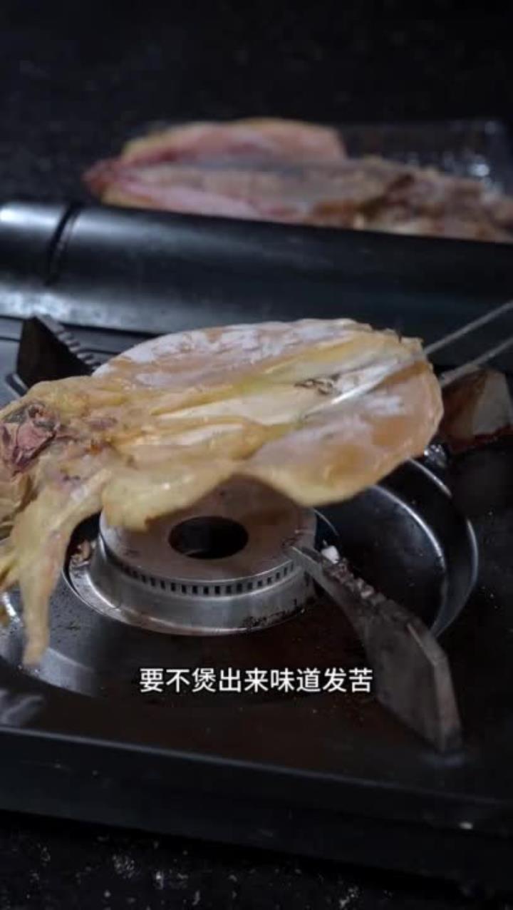 墨鱼汤怎样煲好喝？搭配猪肚一起炖，做法详细一步到位