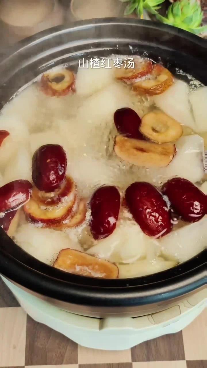 小朋友爱吃的山药萝卜山楂红枣汤大家做起来呀!
