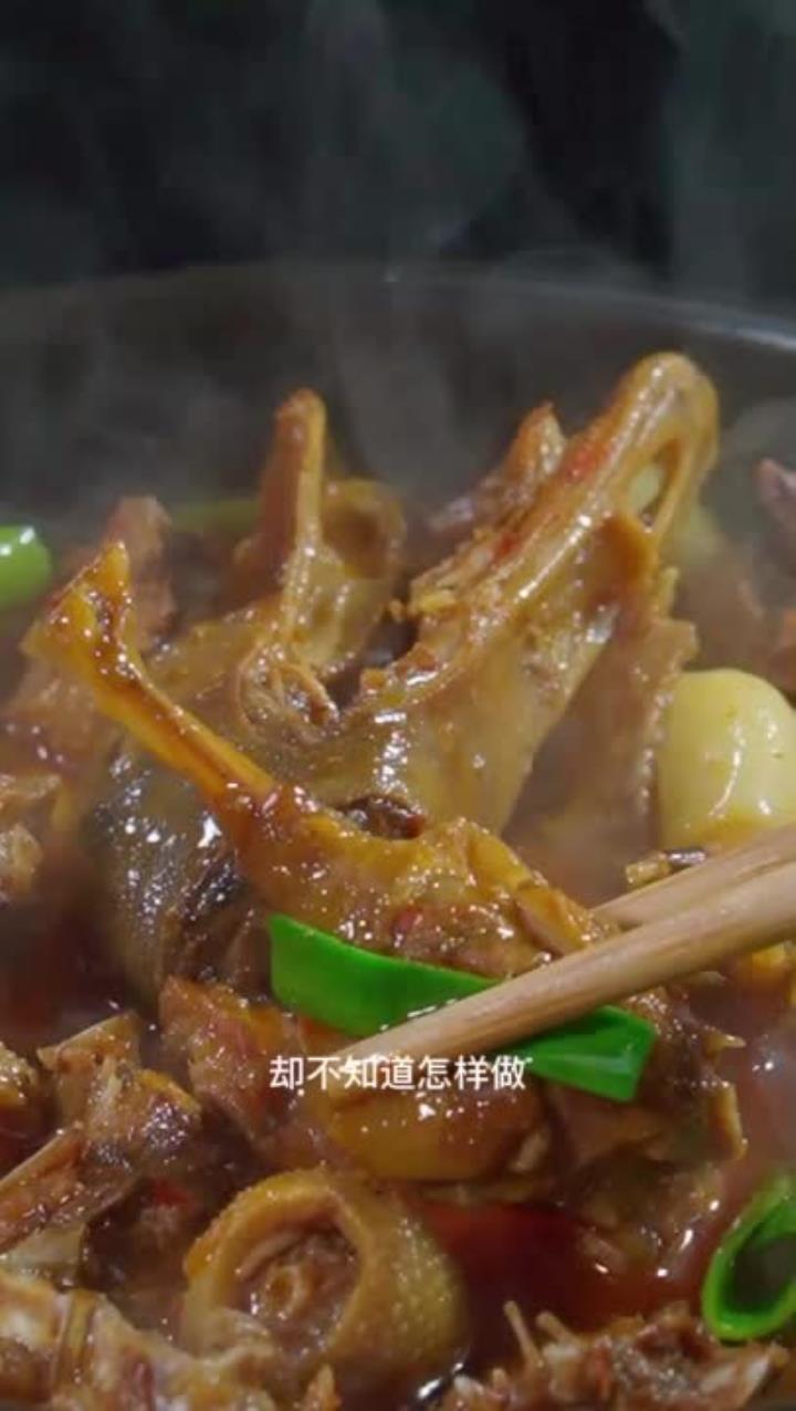 湖南钵子菜谷鸭火锅详细做法,你觉得好吃吗?