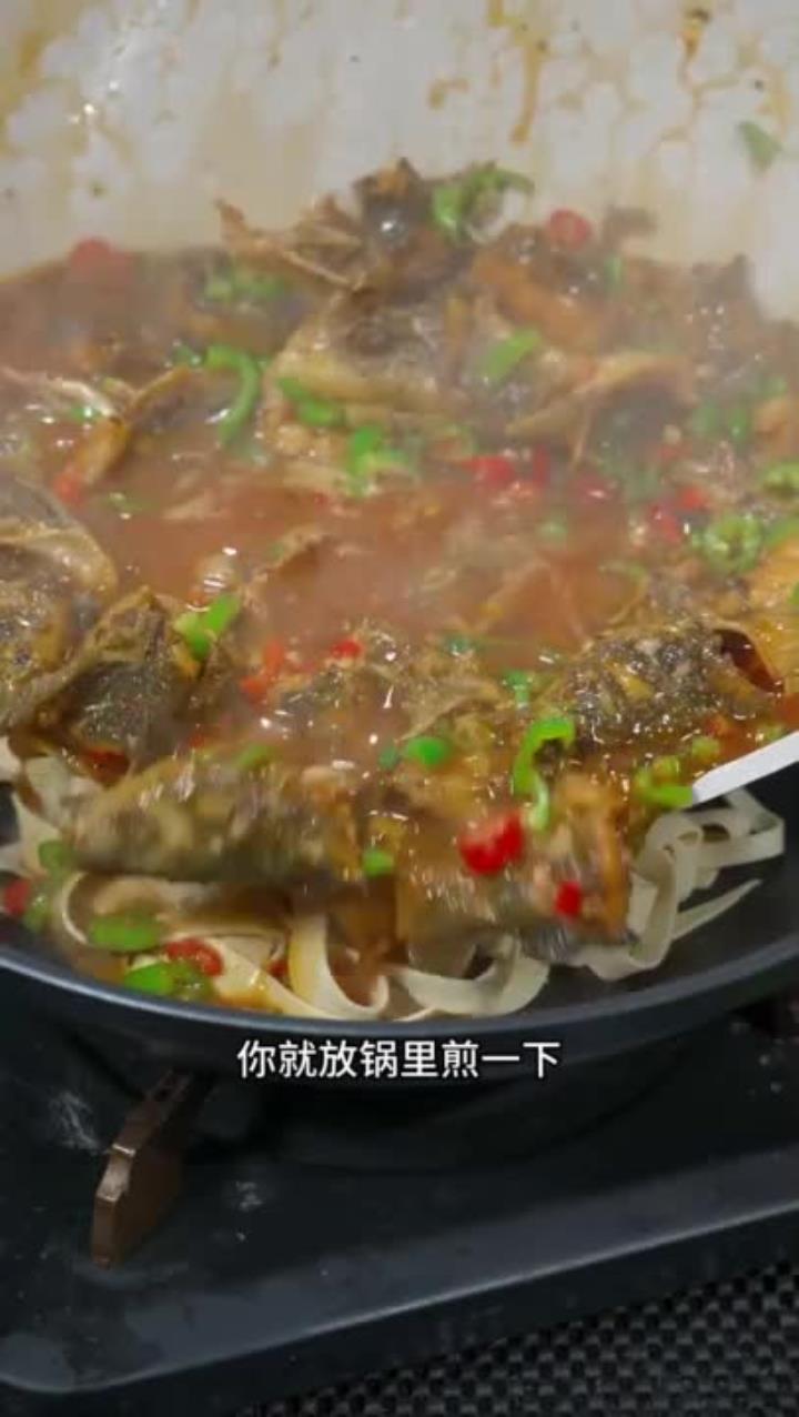 湖南湘菜特色砂锅黄骨鱼,香辣开胃,不腥不柴,肉嫩味美