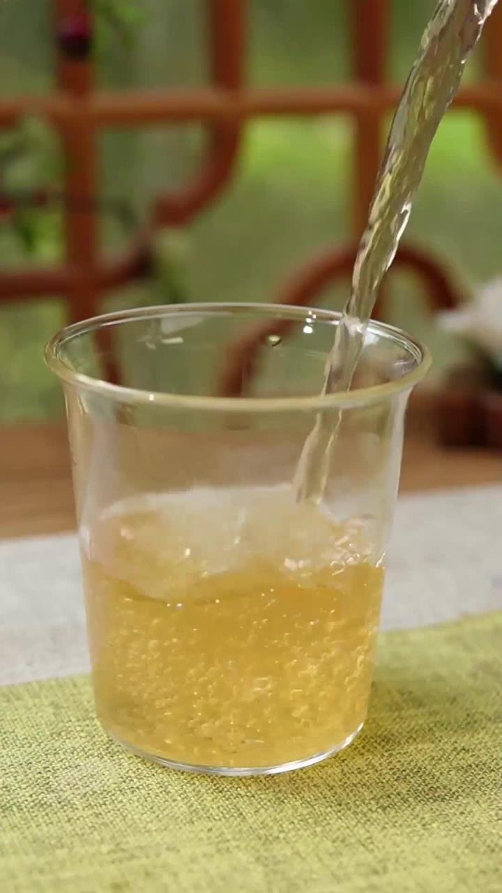 雨水多的季节,多喝五指毛桃苹果水,清湿小能手!