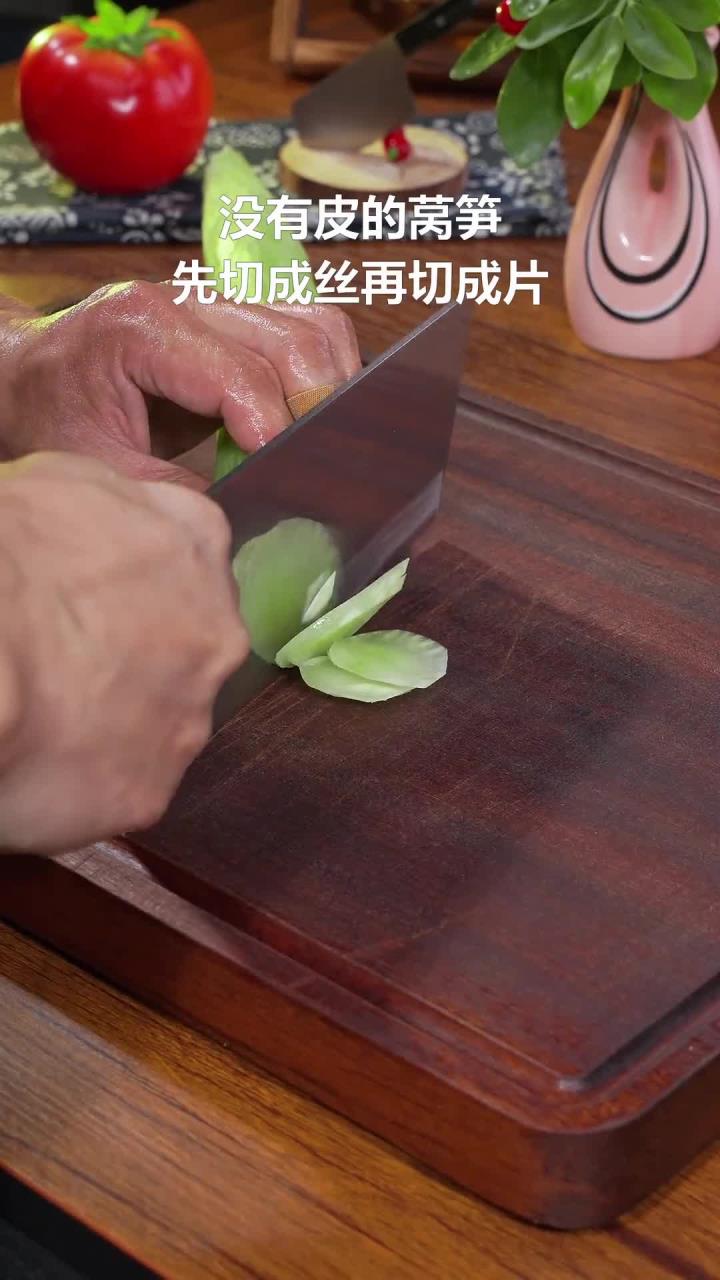 青笋炒肉丝,好吃又下饭的美食教程!