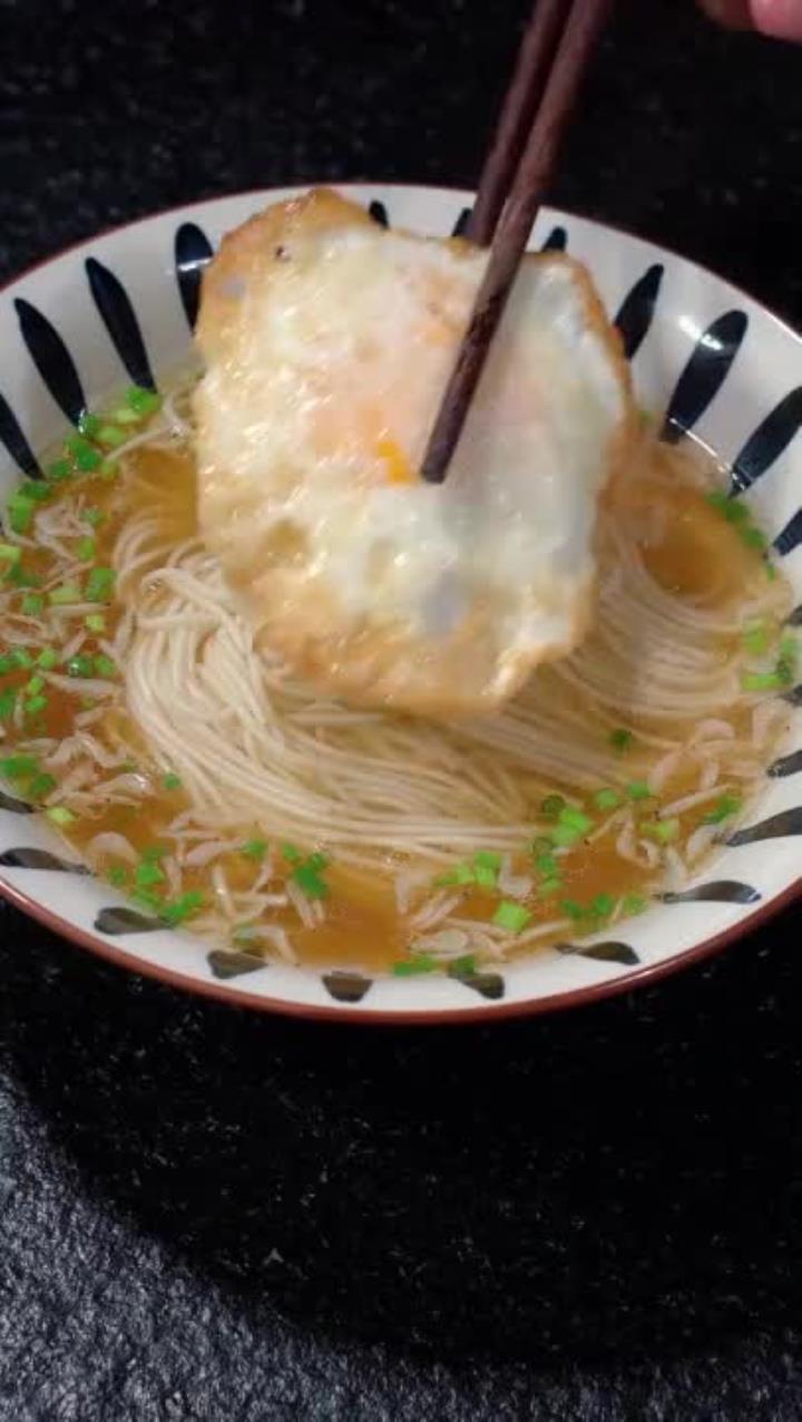 孩子早餐必备!几分钟就能搞定的虾皮鸡蛋面,小朋友超爱吃