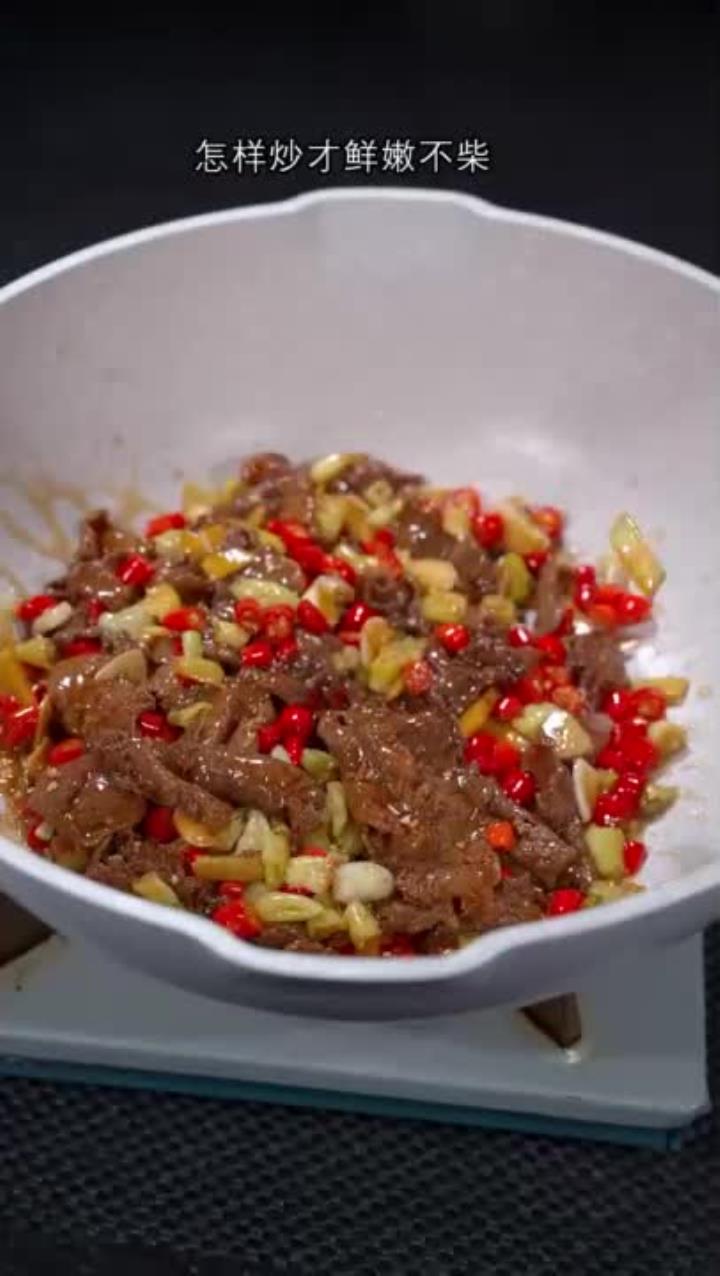 湖南湘菜小炒黄牛肉做法,炒出来鲜嫩不柴,下酒又下饭