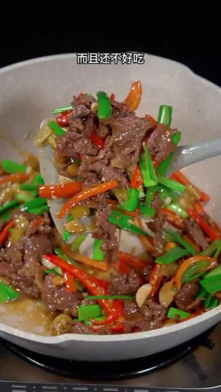 在家炒牛肉又老又柴不好吃?看看湘菜大厨怎么做
